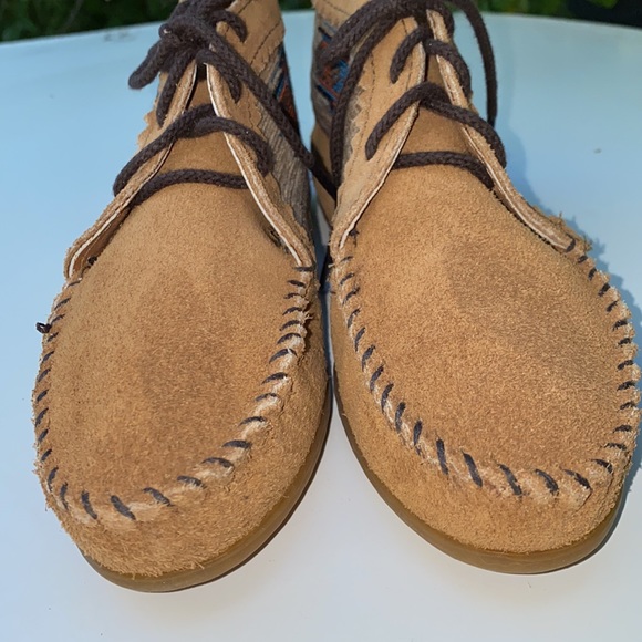 AUTH NIB Minnetonka El Paso Ankle Boots Taupe - Picture 4 of 13